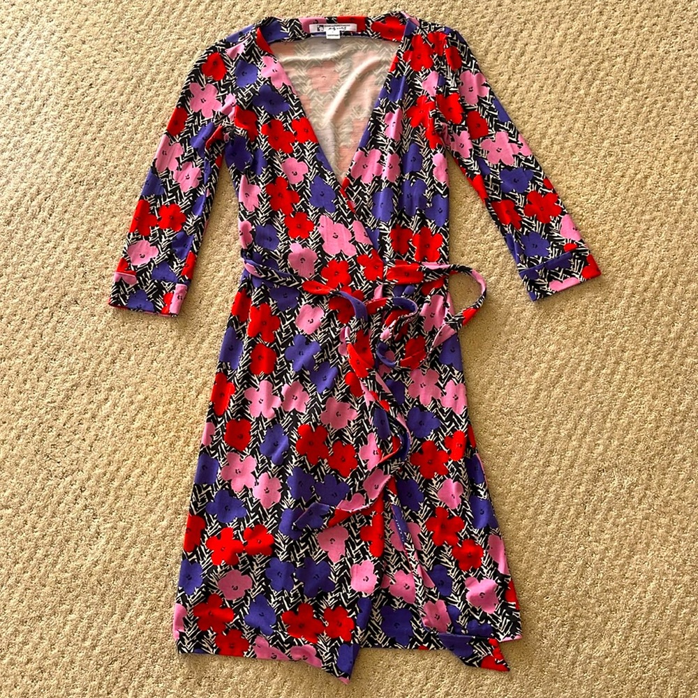 Diane Von Furstenberg x Andy Wharhol wrap dress (100% silk)